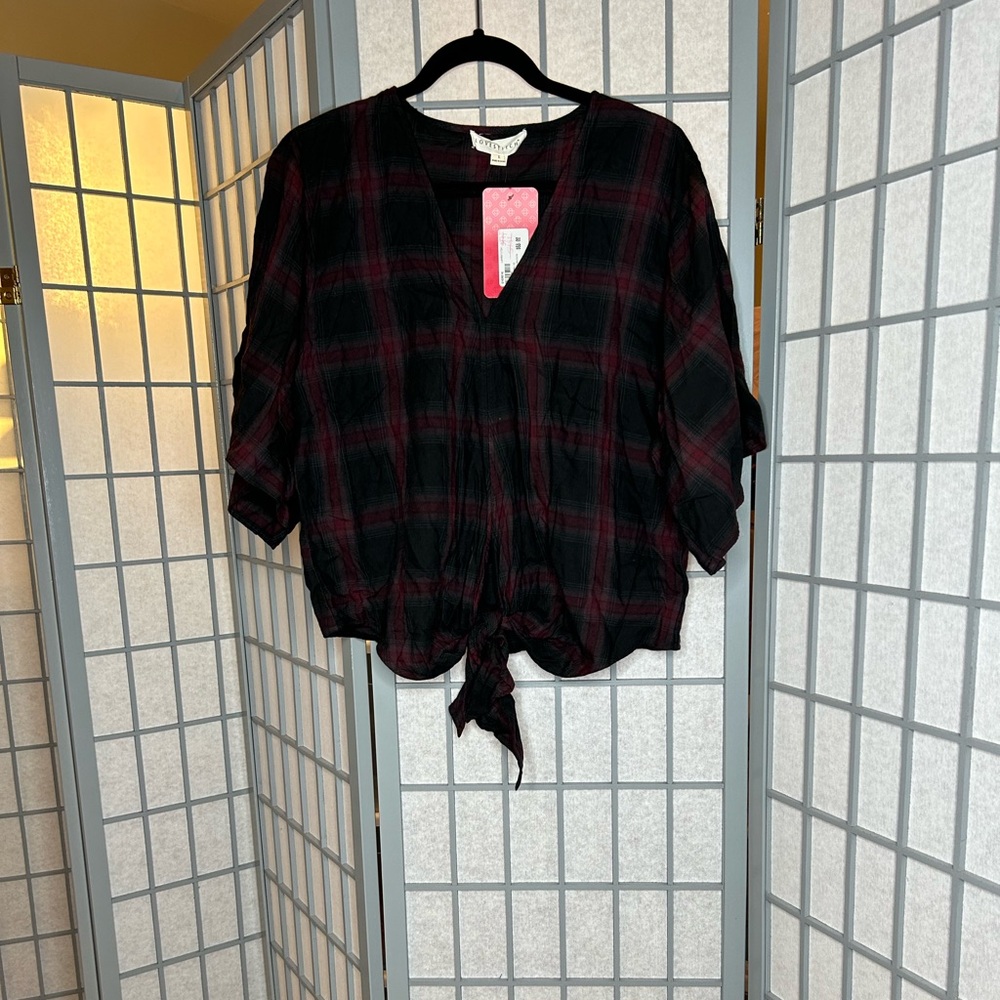 NWT Evereve Black and Red Checkered V-Neck Blouse